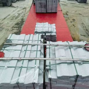 信阳 芝麻白仿形加直形路沿石出货日常