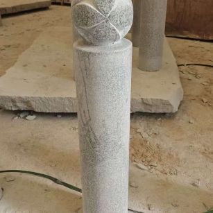 信阳 芝麻白花岗岩石材挡车石柱、停车柱、圆柱挡车柱、方柱挡车柱等