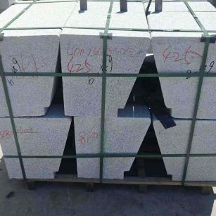 信阳 芝麻白异形坐凳，石凳