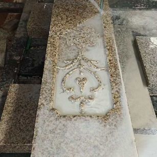 信阳 黄金麻花岗岩异形加工雕刻栏杆大柱