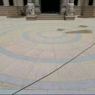 信阳 黄金麻芝麻灰花岗岩石材地铺拼接效果