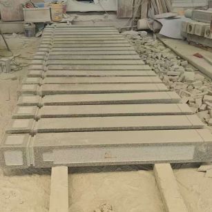 信阳 芝麻白异形加工雕刻-栏杆大柱，方柱