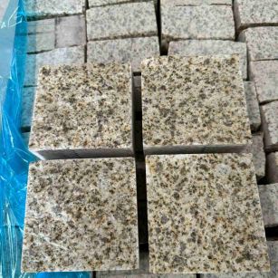 信阳 黄金麻花岗岩自然面小方块，弹石，马蹄石等