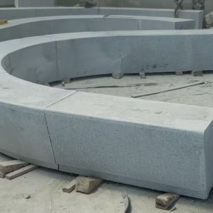 信阳 芝麻白花岗岩光面弧形坐凳