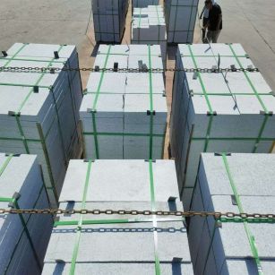 信阳 芝麻白花岗岩5公分地铺石 花岗岩厂家工厂装车日常