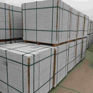 信阳 白麻花岗岩石材荔枝面地铺石（300*600*50）