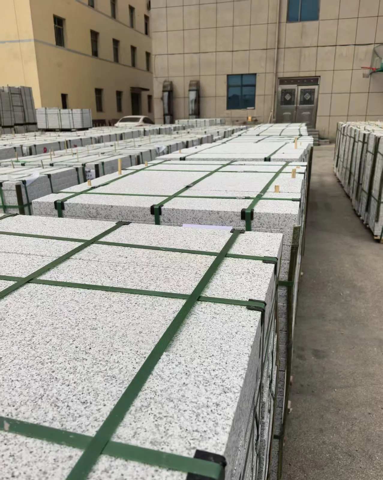 信阳 白麻花岗岩5.0公分荔枝面地铺石