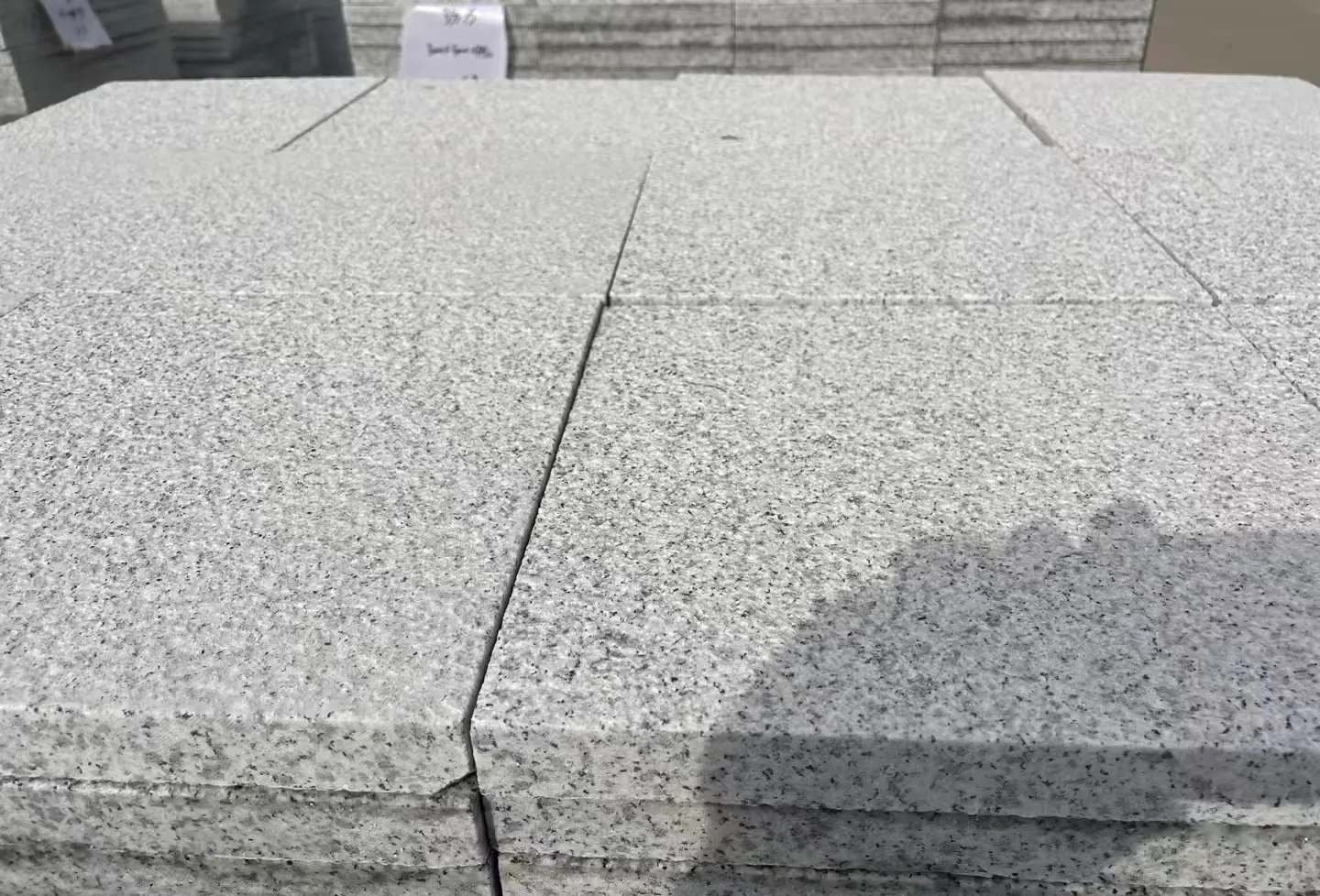 信阳 白麻花岗岩石材推荐 荔枝面地铺石