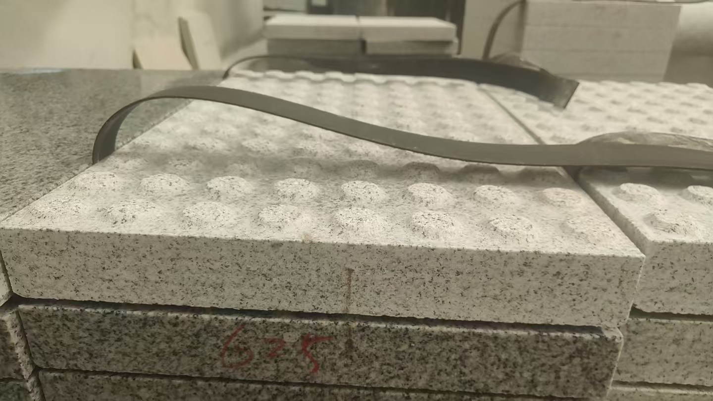 信阳 芝麻白花岗岩6.0公分荔枝面五轴加工雕刻盲点