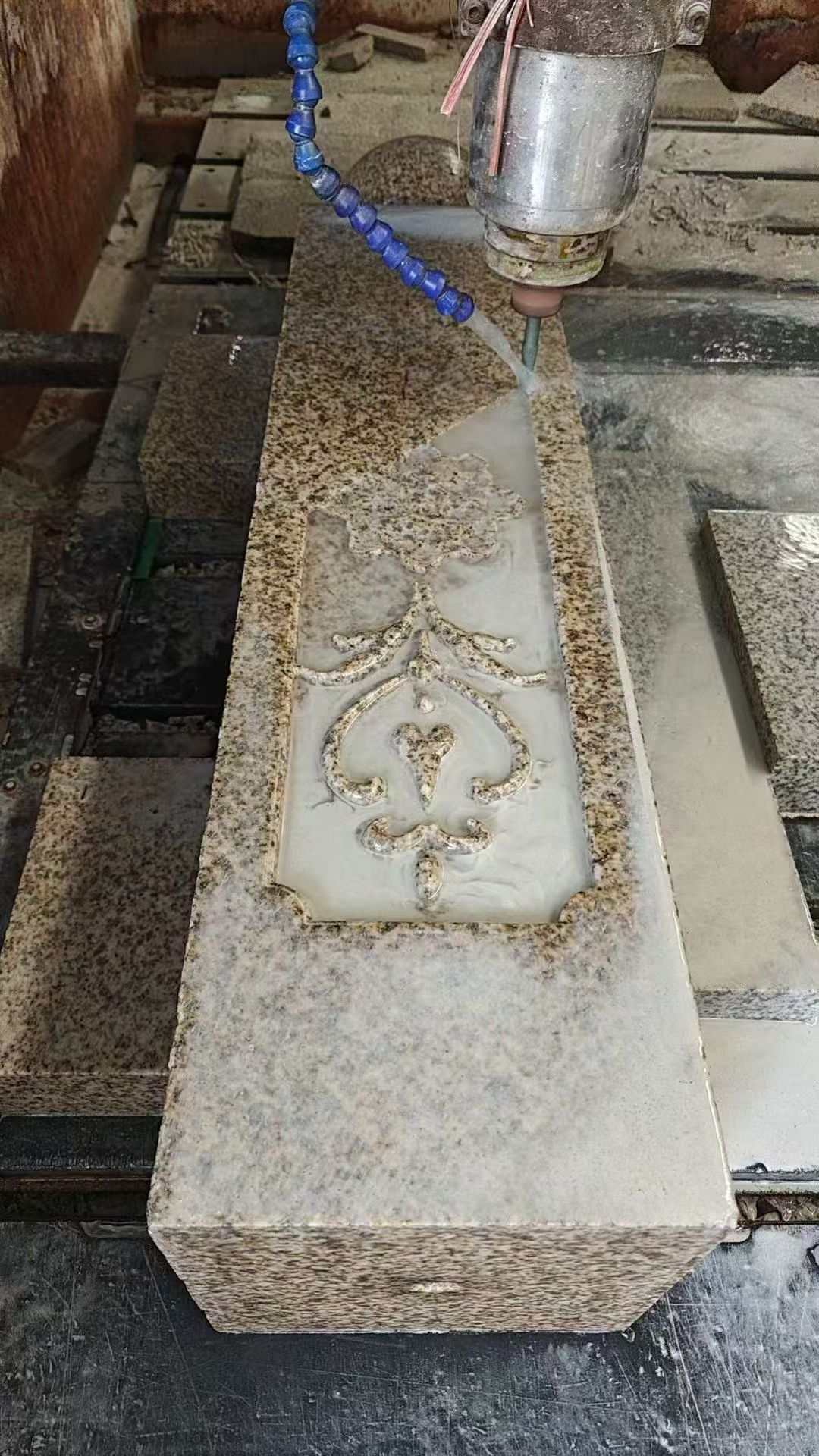 信阳 黄金麻花岗岩异形加工雕刻栏杆大柱