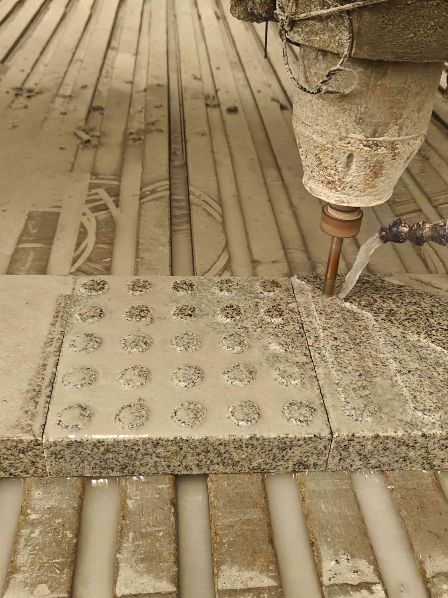 信阳 芝麻白花岗岩石材盲人石、盲道石、盲点石