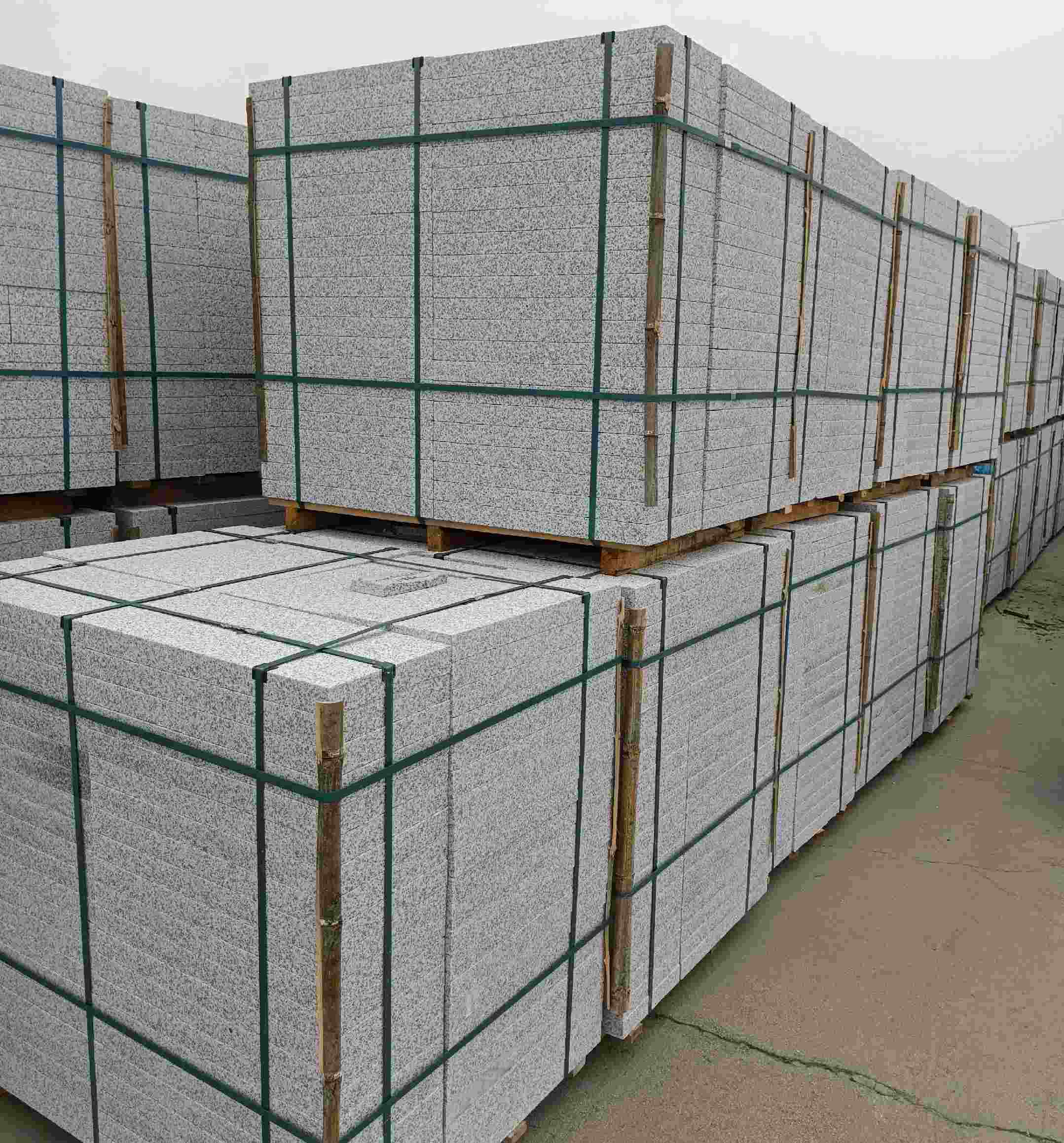 信阳 白麻花岗岩石材荔枝面地铺石（300*600*50）