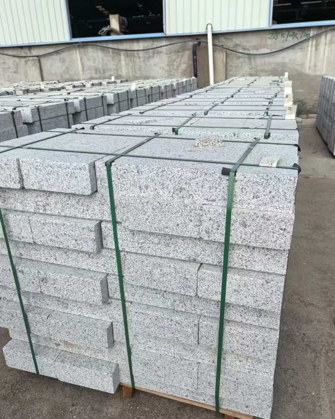 信阳 白麻花岗岩路沿石，弧形路沿石，道牙石，马路牙子，界石，路缘石，平沿石，直岩石，平缘石等