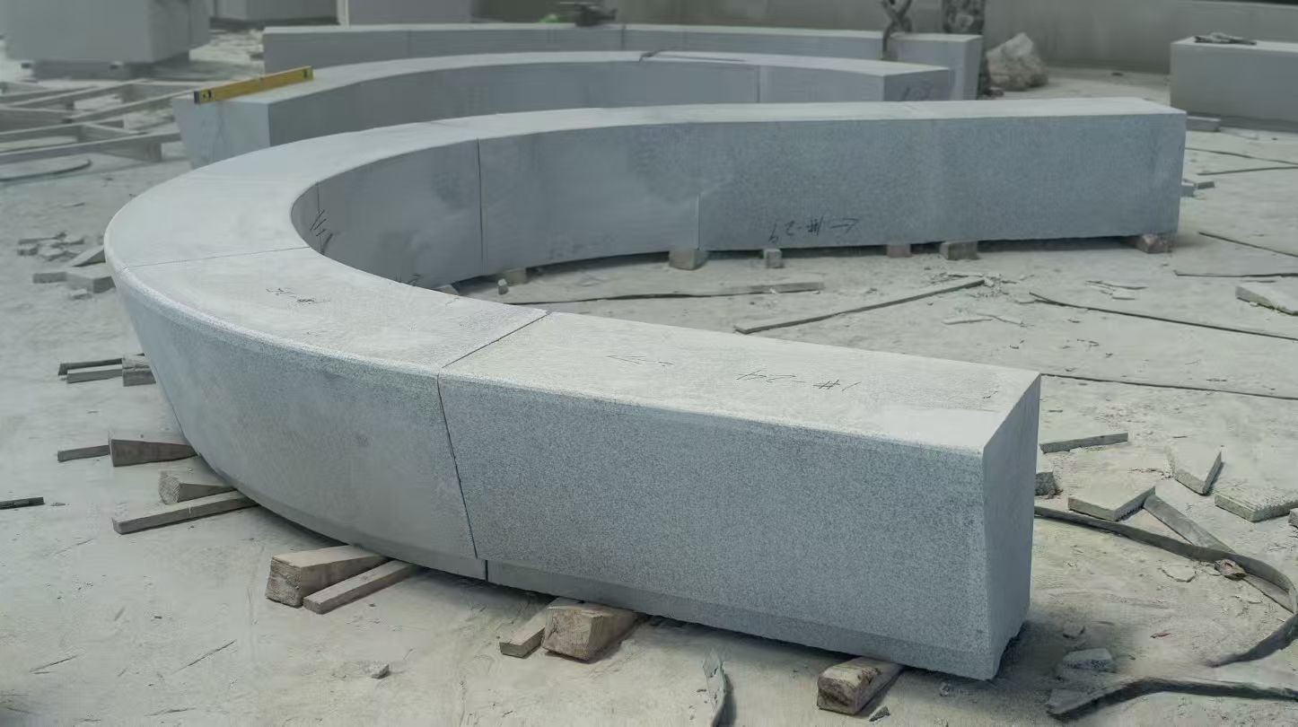 信阳 芝麻白花岗岩光面弧形坐凳