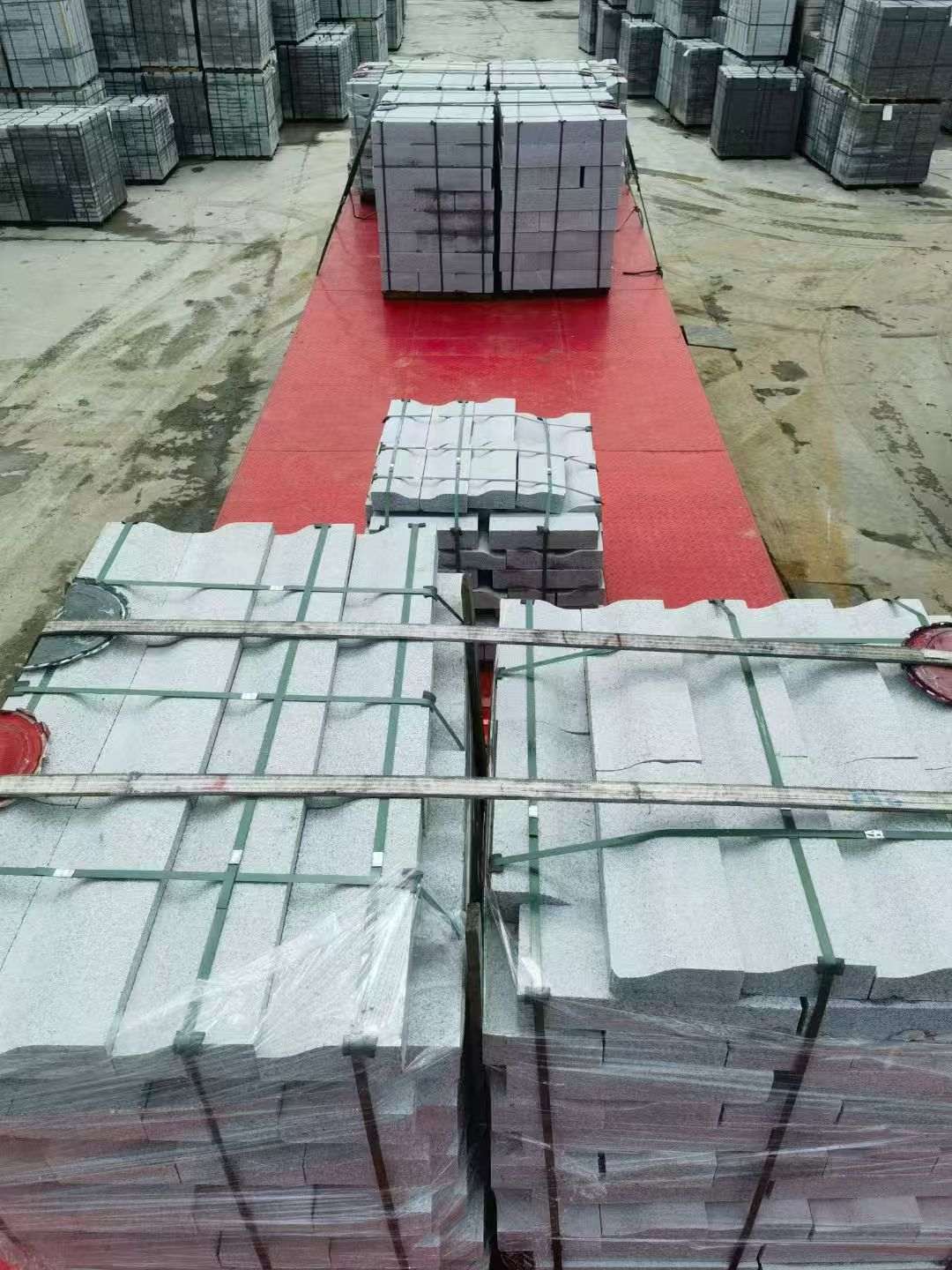 信阳 芝麻白仿形加直形路沿石出货日常