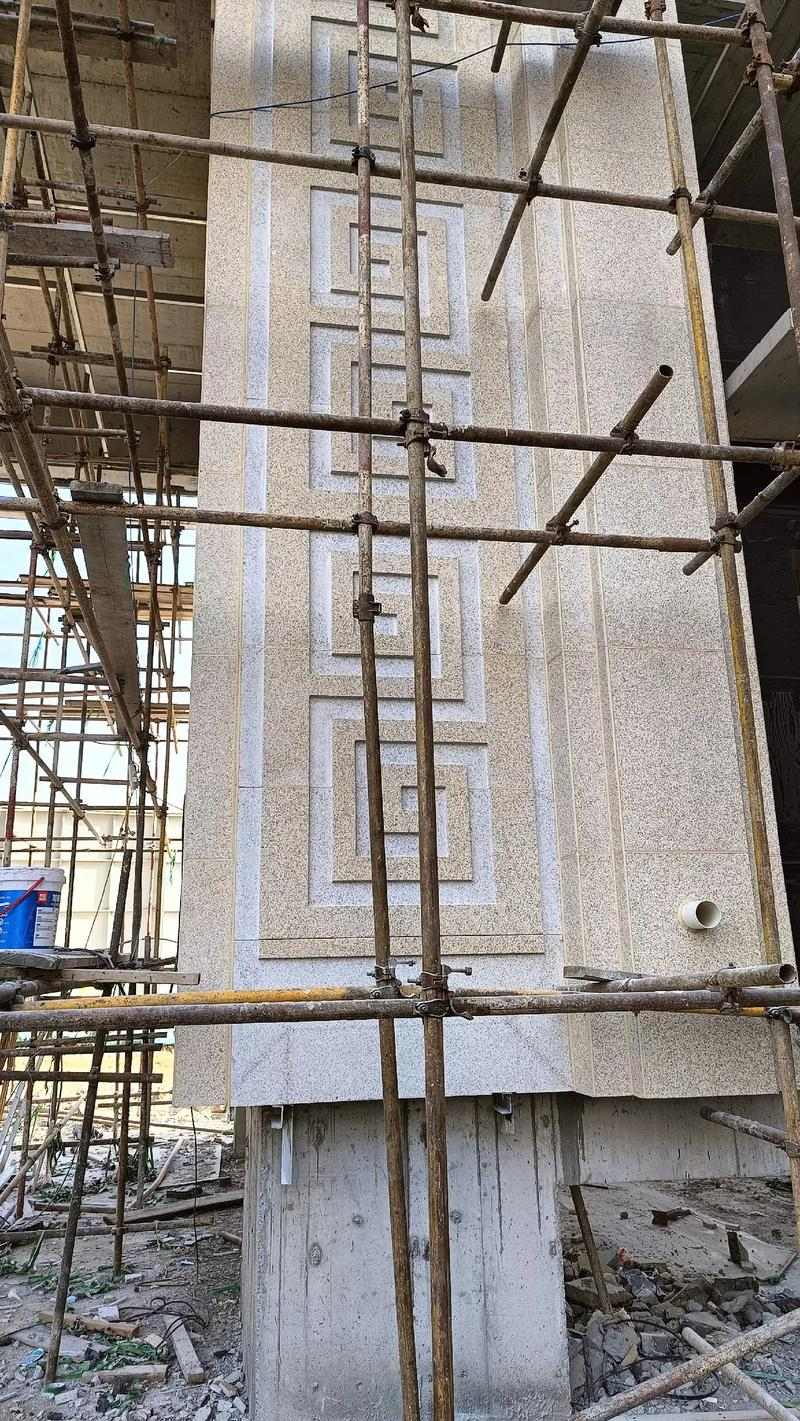 信阳 黄金麻花岗岩别墅外墙干挂回纹造型效果