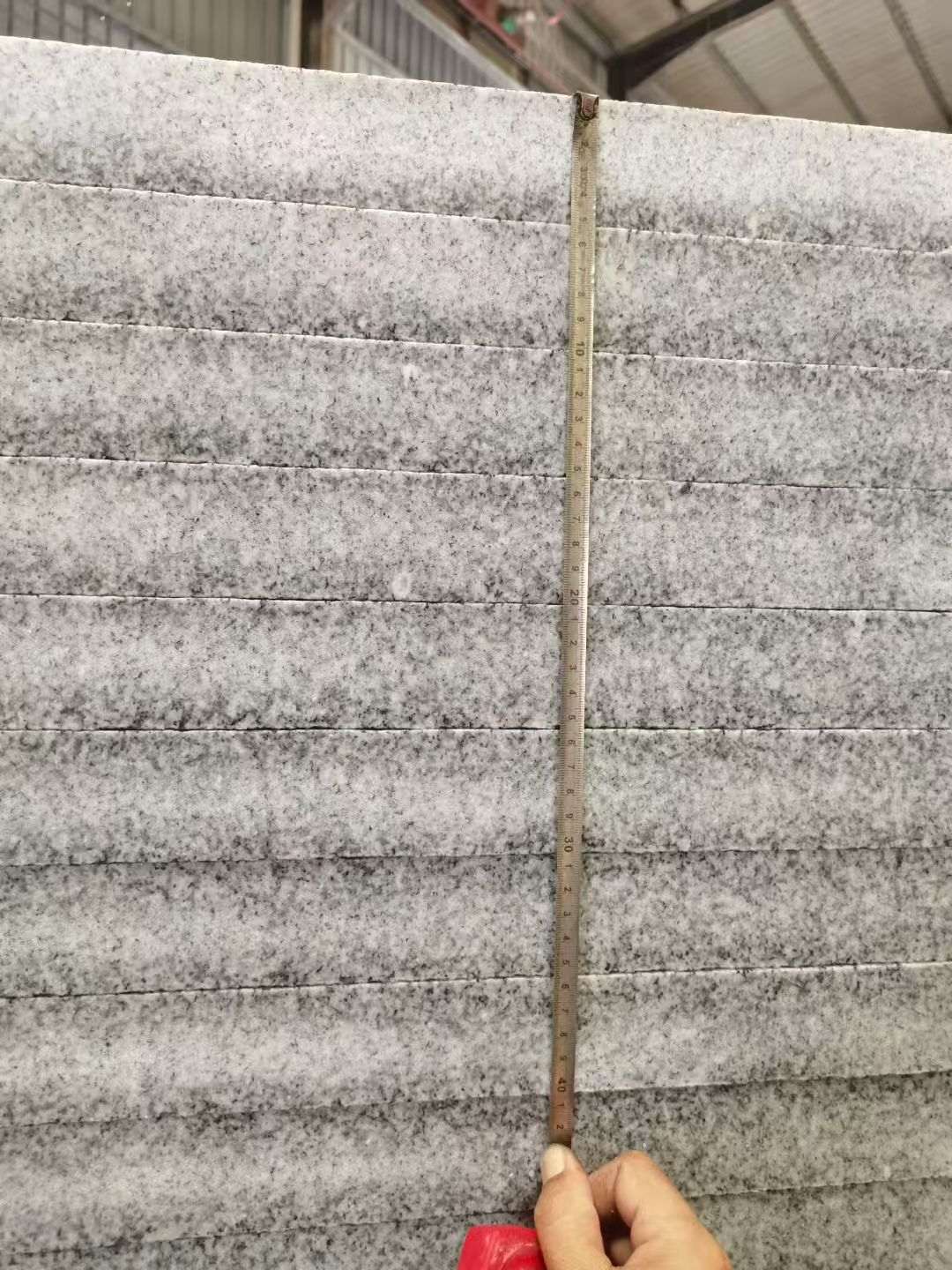 信阳 芝麻白火烧成品厚薄均匀，B料价格接近A料质量