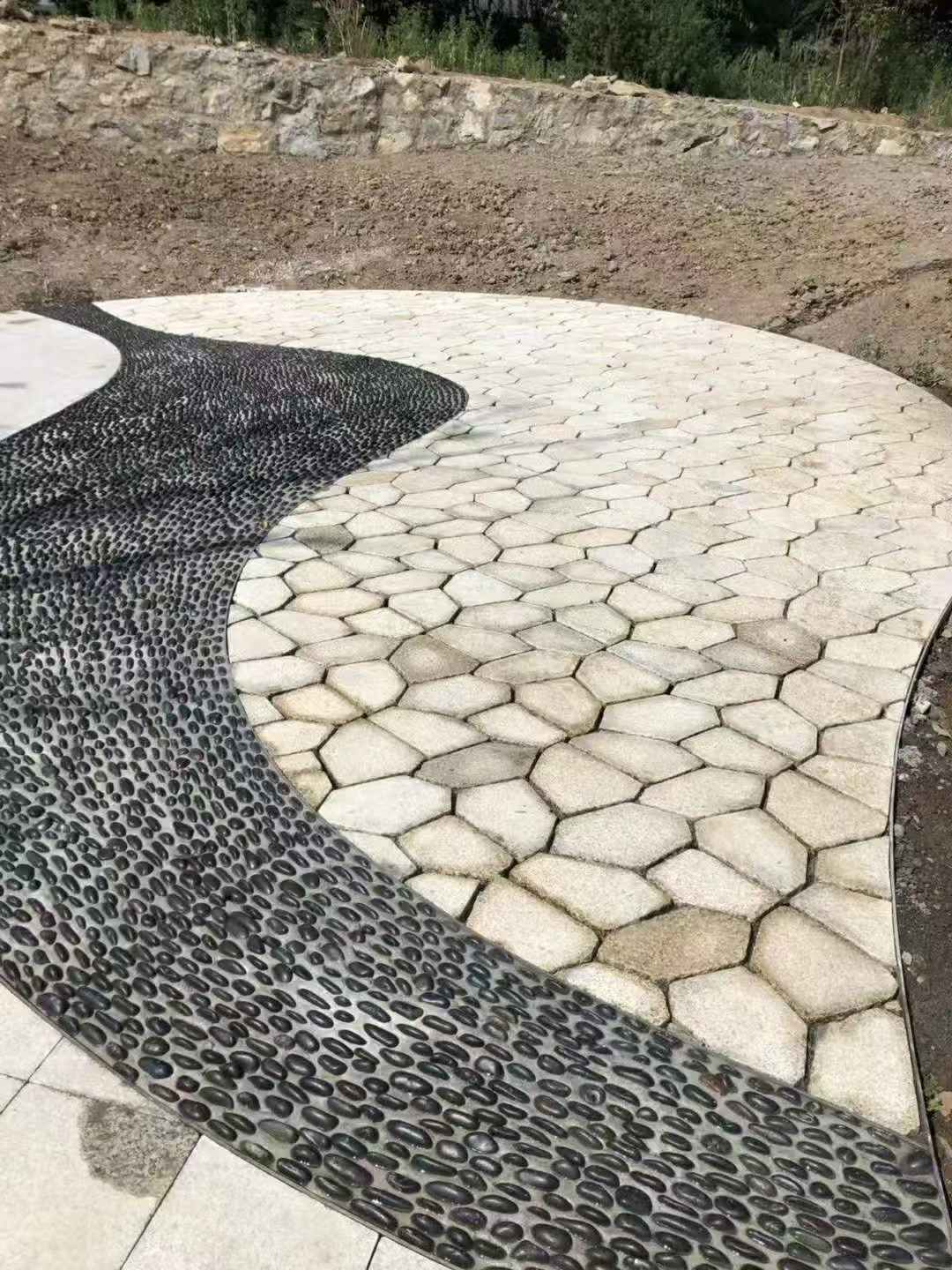 信阳 黄金麻冰裂纹地铺石工地铺装案例