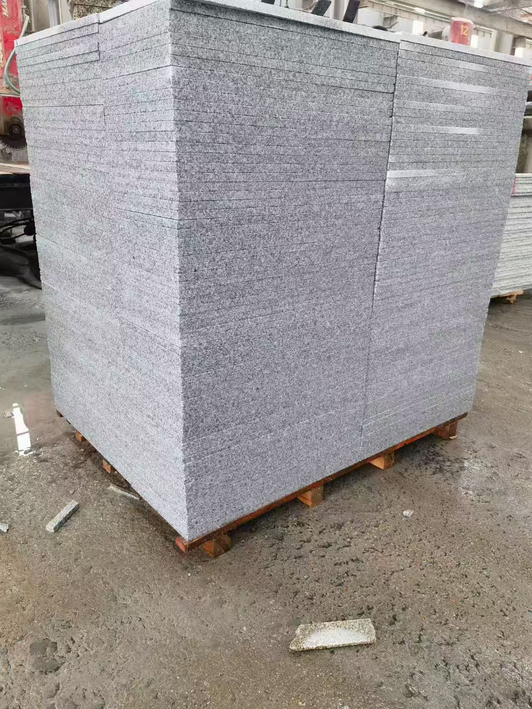 信阳 芝麻白火烧面1.8厚300*600地铺石，尺寸标准，厚薄均匀