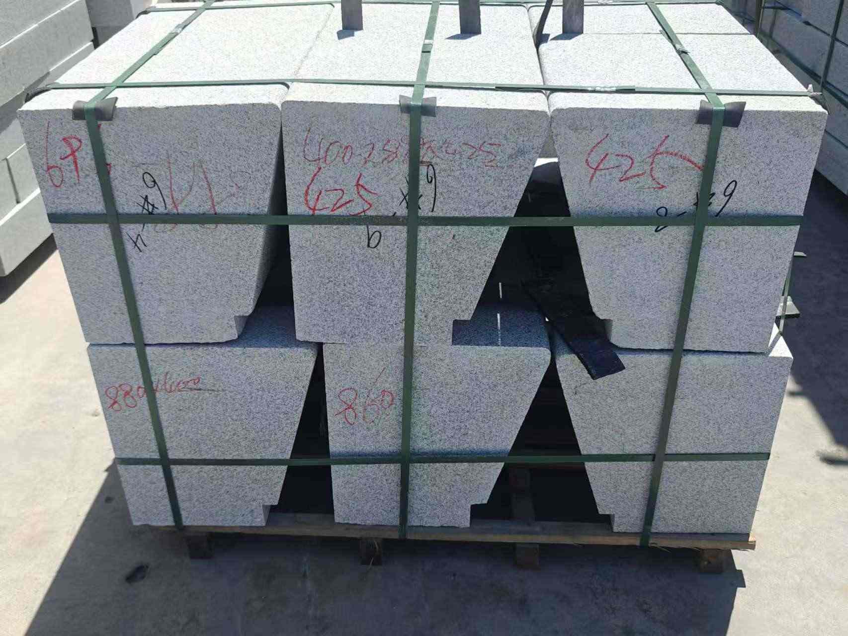 信阳 芝麻白异形坐凳，石凳