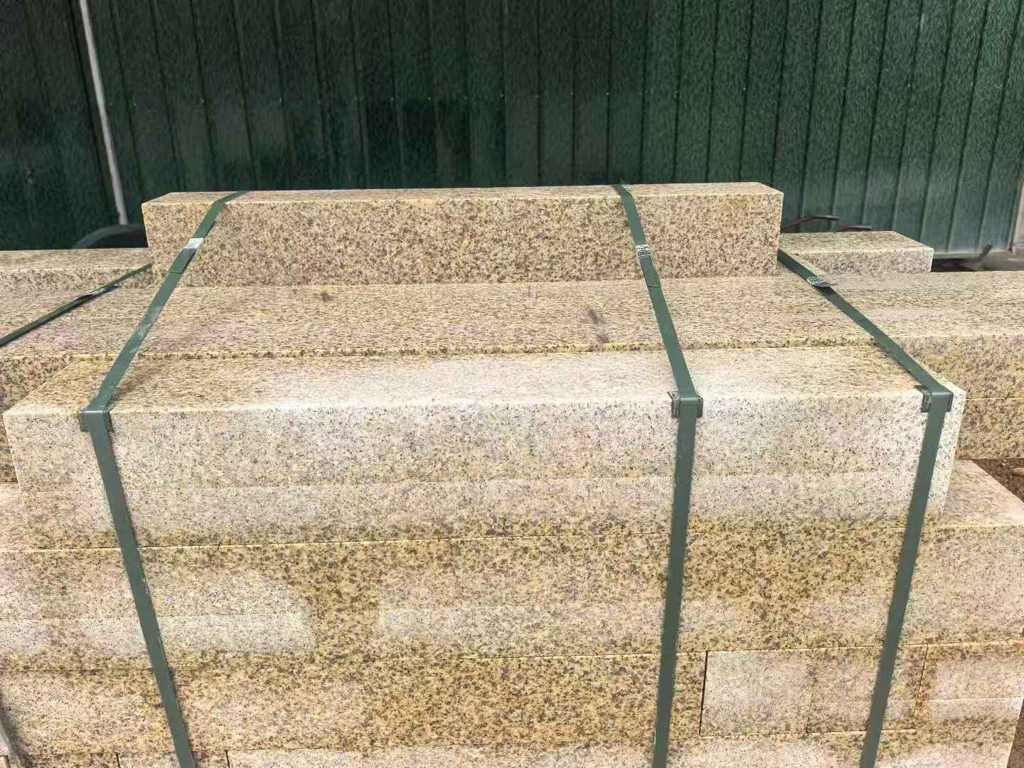 信阳 黄金麻花岗岩石材机切面栏杆料半成品