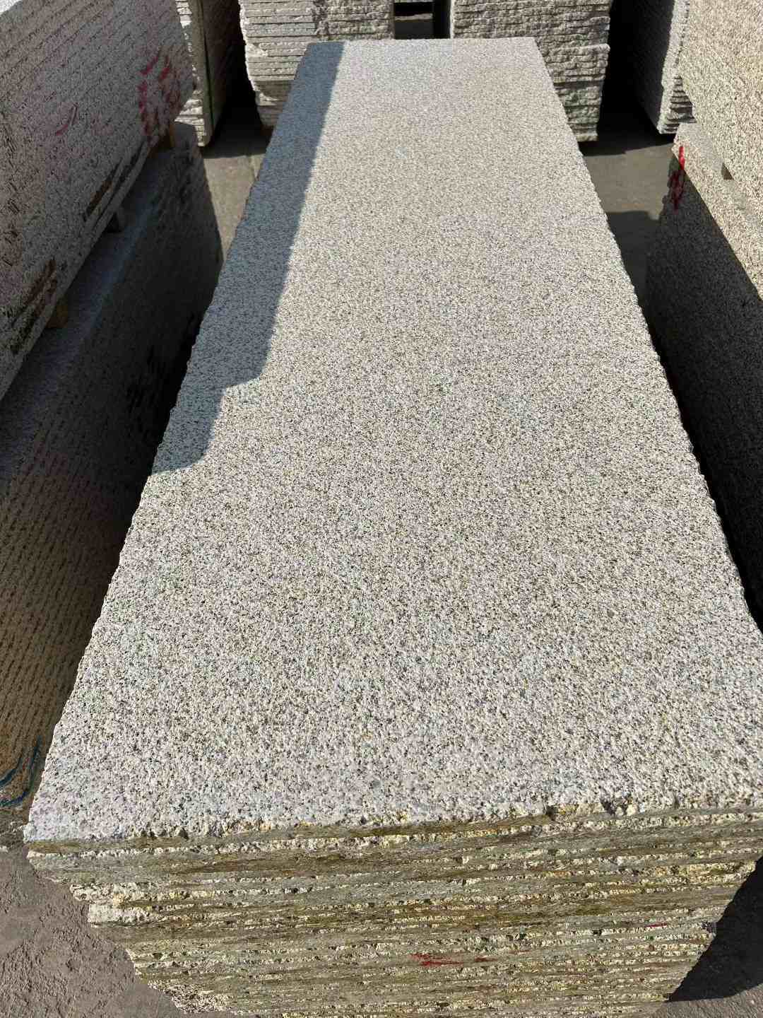 信阳 黄金麻花岗岩荔枝面毛板，半成品