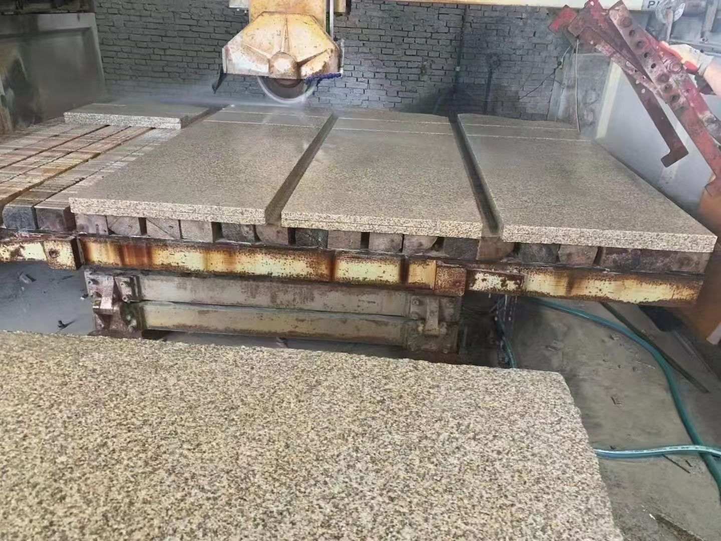 信阳 黄金麻荔枝面成品板加工