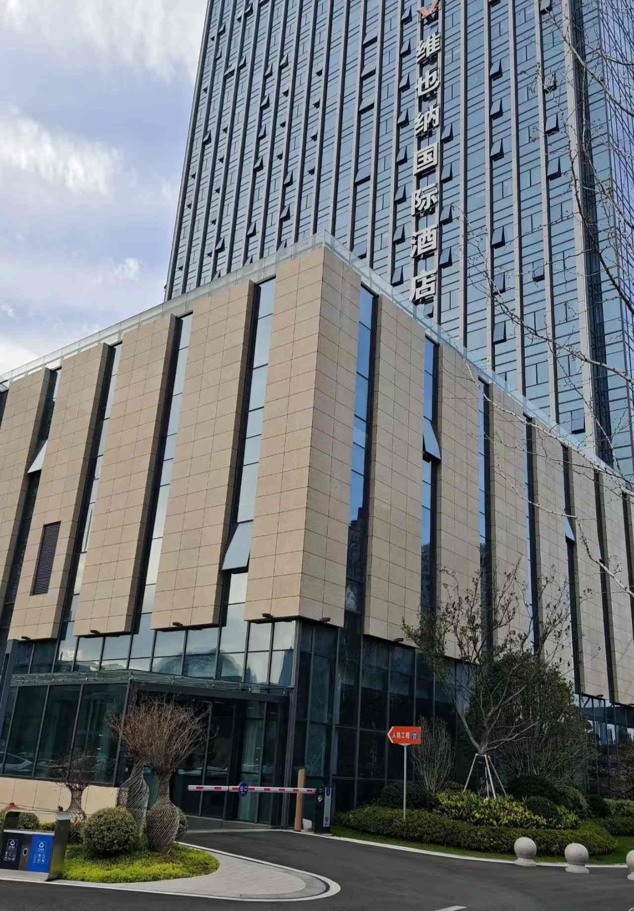 信阳 黄金麻花岗岩外墙干挂