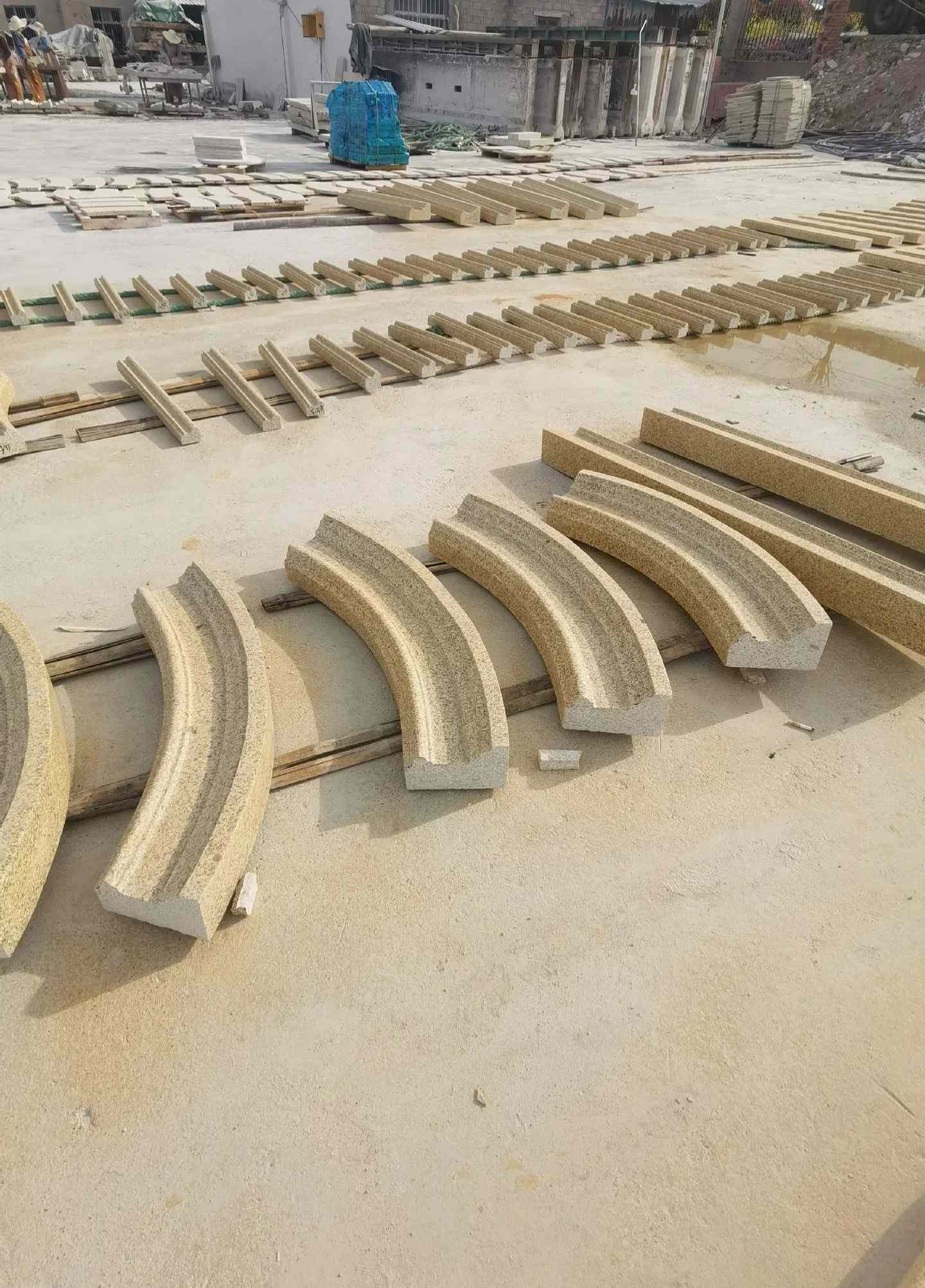 信阳 黄金麻花岗岩别墅线条