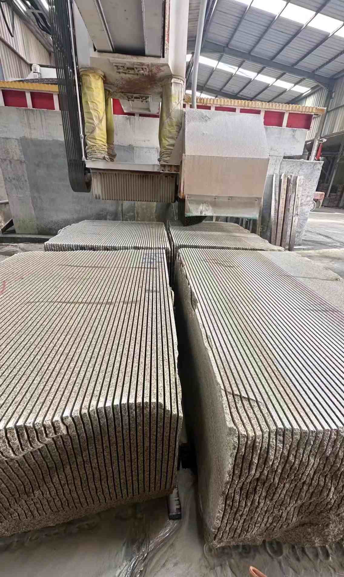 信阳 车间生产日常，黄金麻白麻花岗岩