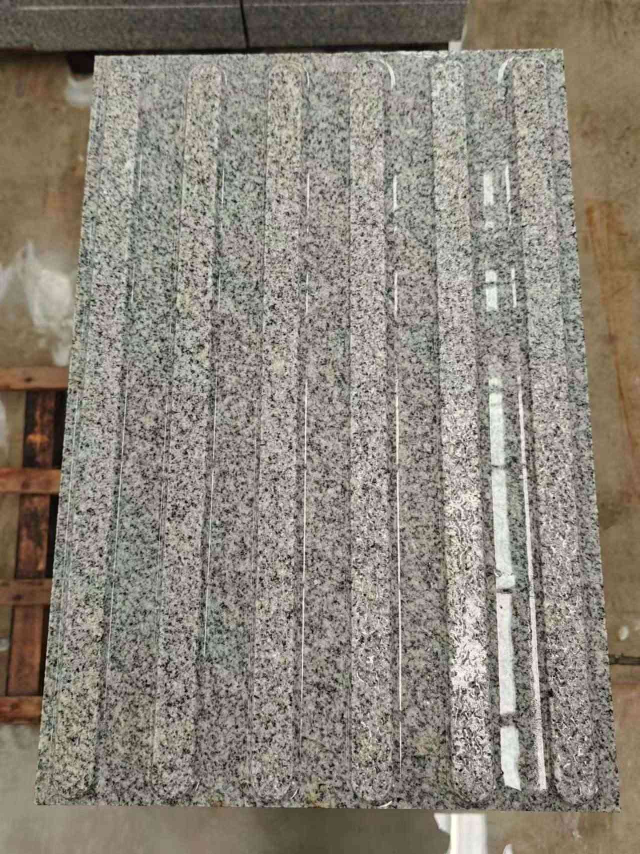 信阳 芝麻白花岗岩荔枝面雕刻盲道，盲条